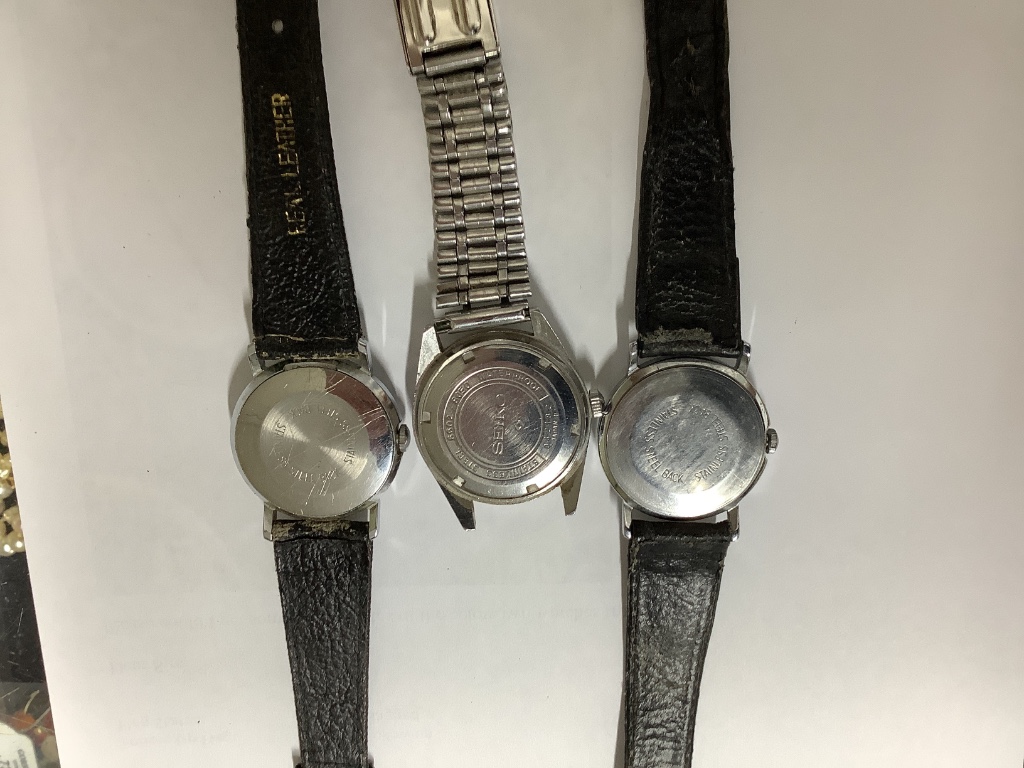 A collection of assorted lady's and gentleman's wristwatches including Timex, Accurist and Seiko.